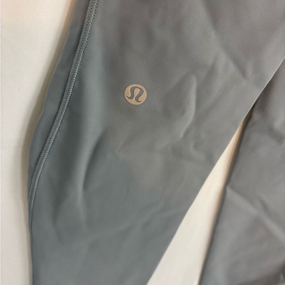 NWT Lululemon sz2 Base Pace HR Tight 25” Leggings in gray… - Picture 5 of 7